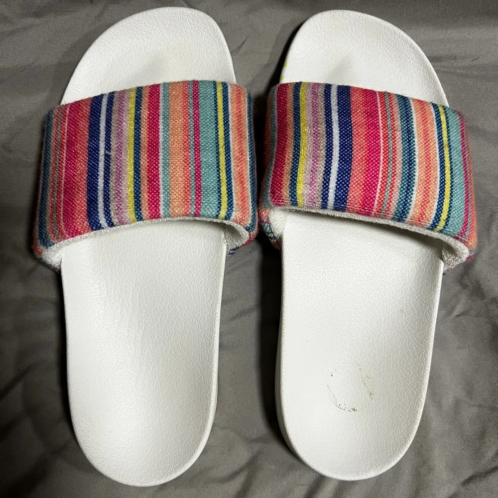 Size 7 Roxy slides - Picture 1 of 2
